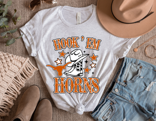 Hook Em' Graphic Tee